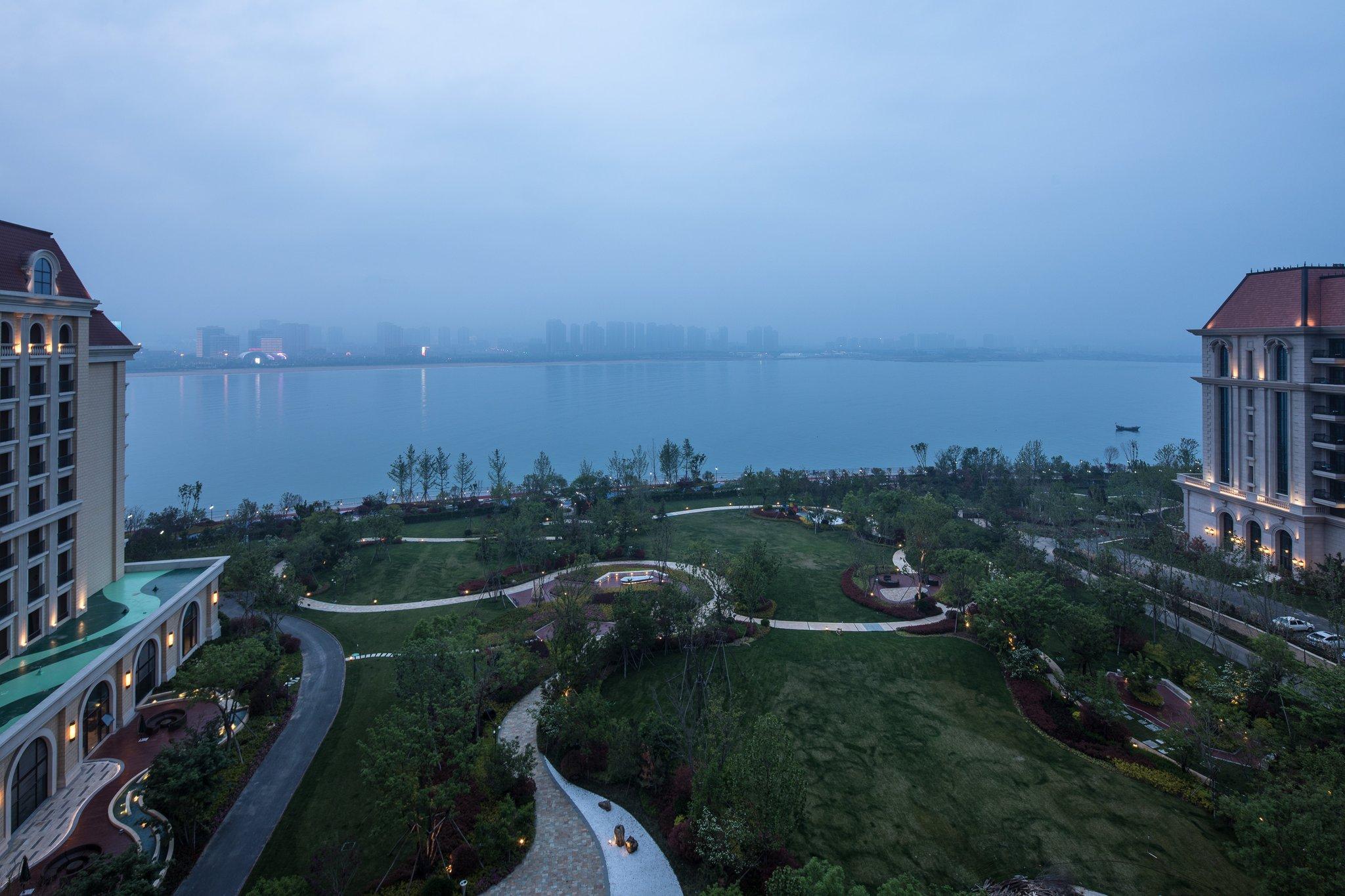 Doubletree By Hilton Qingdao Oriental Movie Metropolis Otel Dış mekan fotoğraf