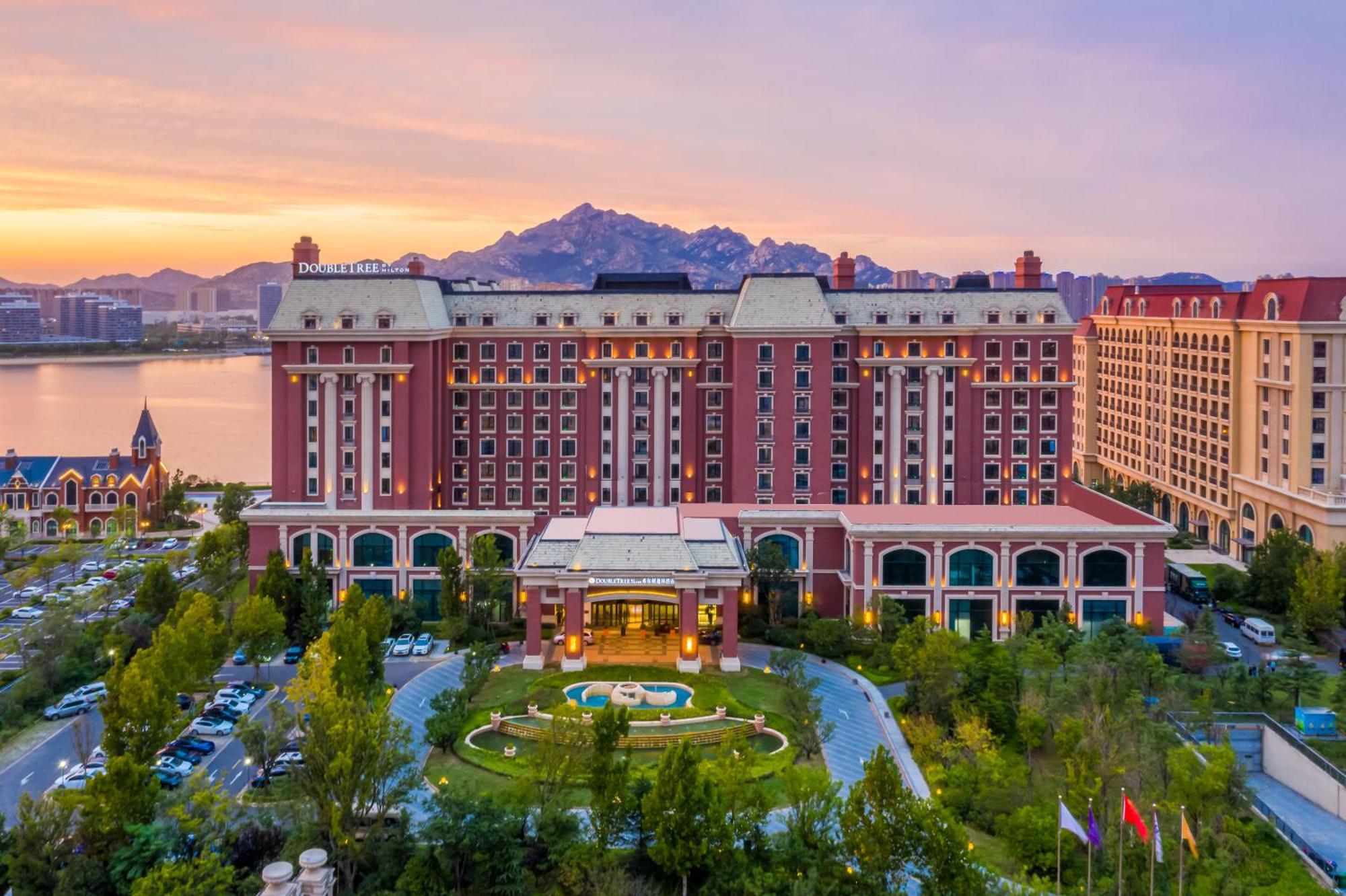 Doubletree By Hilton Qingdao Oriental Movie Metropolis Otel Dış mekan fotoğraf
