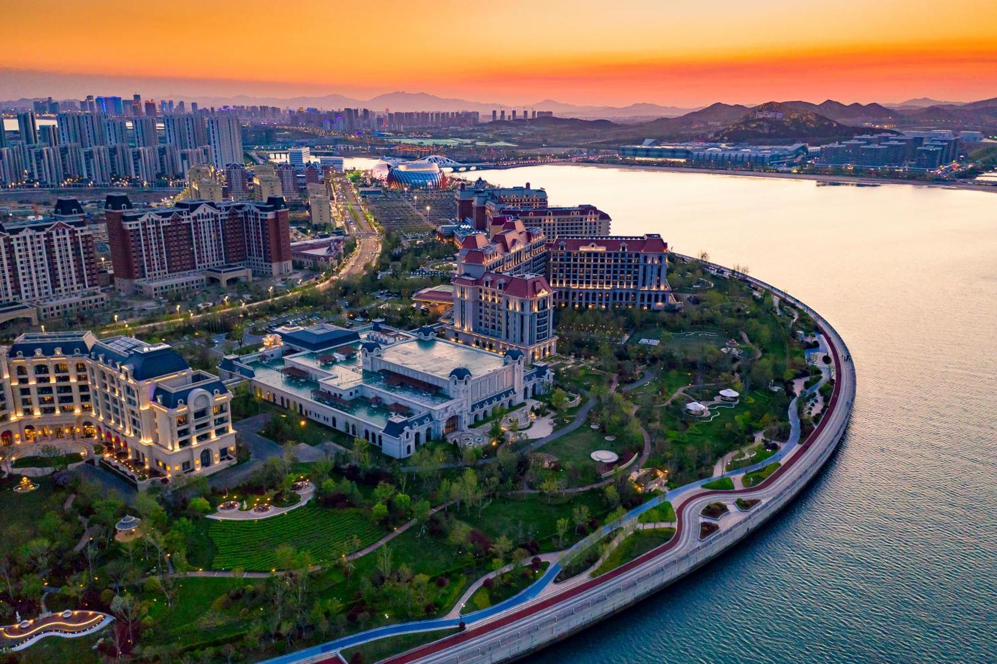 Doubletree By Hilton Qingdao Oriental Movie Metropolis Otel Dış mekan fotoğraf